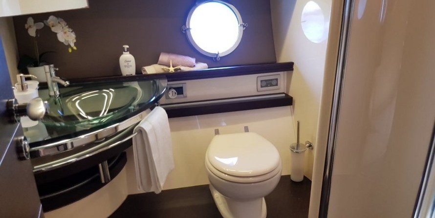 Azimut 68S