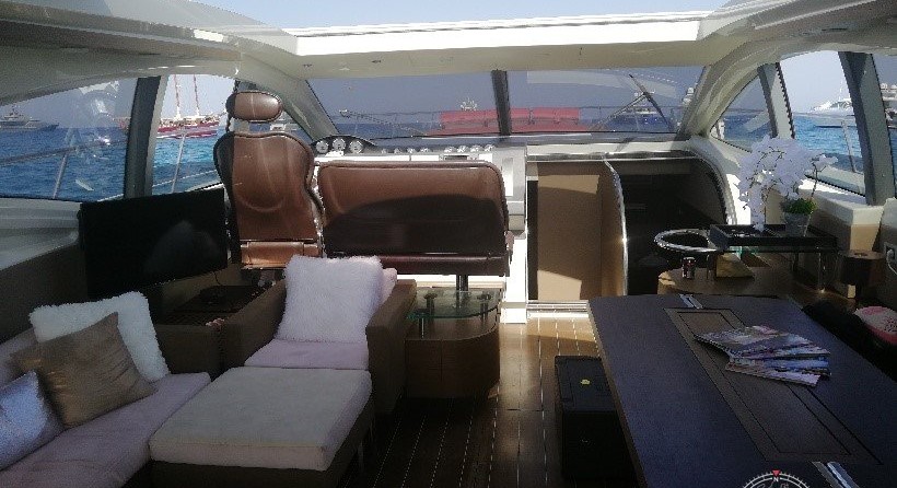 Azimut 68S