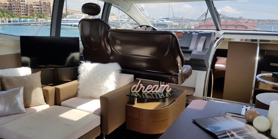 Azimut 68S