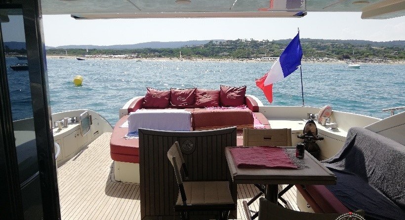 Azimut 68S