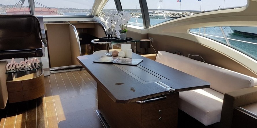 Azimut 68S