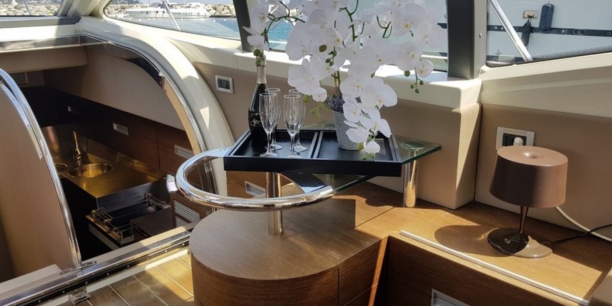 Azimut 68S