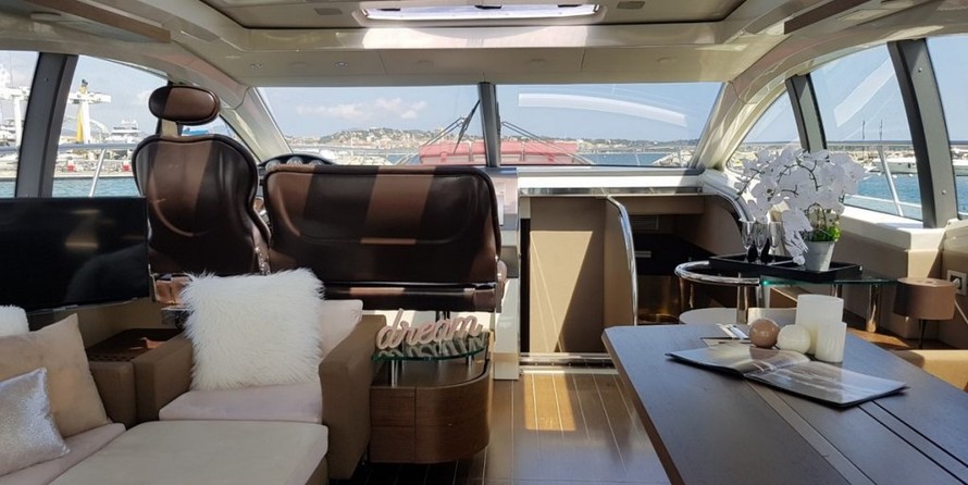 Azimut 68S