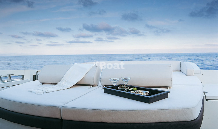 Azimut 68S
