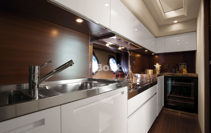 Azimut 72S