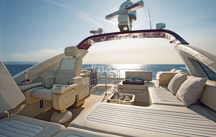 Azimut 72S