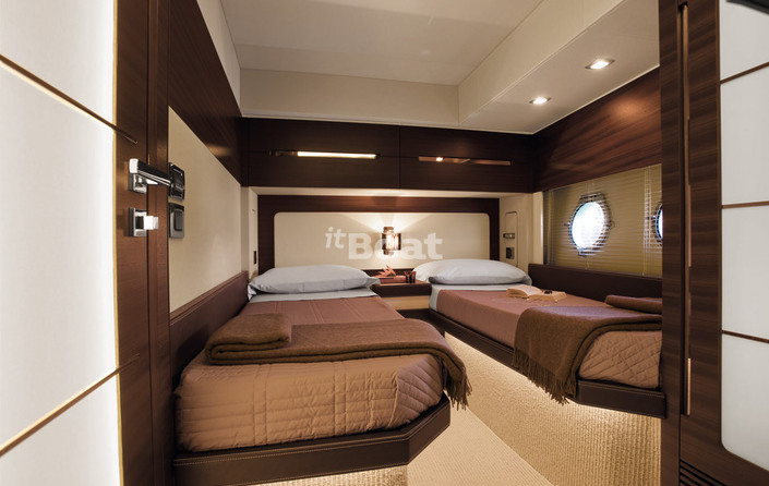 Azimut 72S