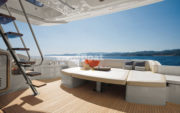 Azimut 72S