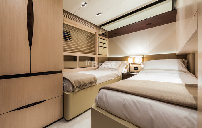 Azimut 84